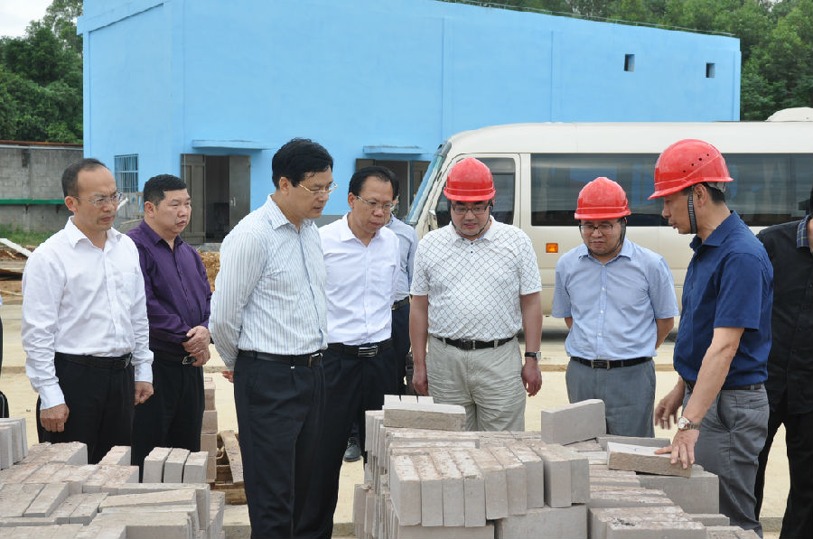 廣西壯族自治區(qū)黨委常委、玉林市委書(shū)記莫恭明調(diào)研企業(yè)環(huán)境保護(hù)工作